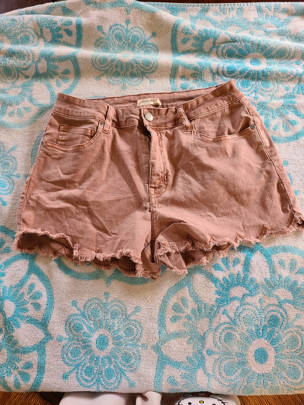 Women’s Frayed Hem Rose Jean Shorts